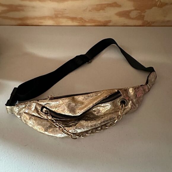 Gold Chain Accent Women's Bag - Picture 1 of 4